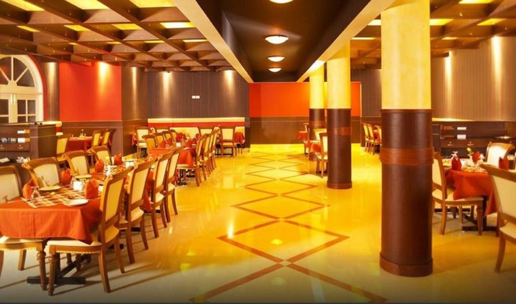 Hotel Luciya Palace Thrissur Bagian luar foto