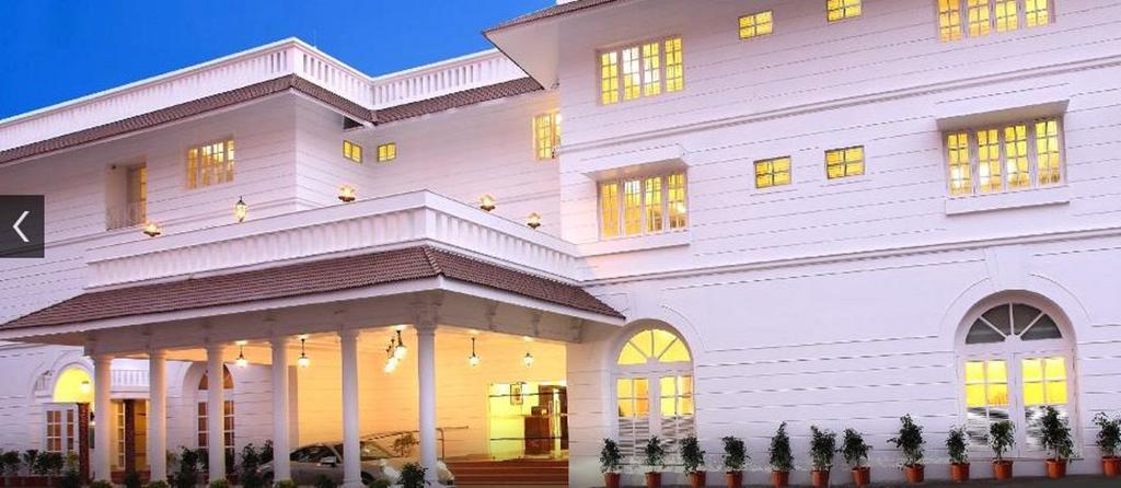 Hotel Luciya Palace Thrissur Bagian luar foto