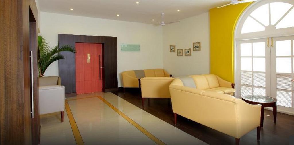 Hotel Luciya Palace Thrissur Bagian luar foto