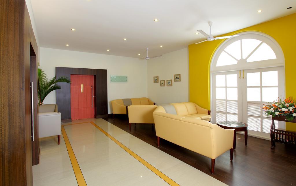 Hotel Luciya Palace Thrissur Bagian luar foto